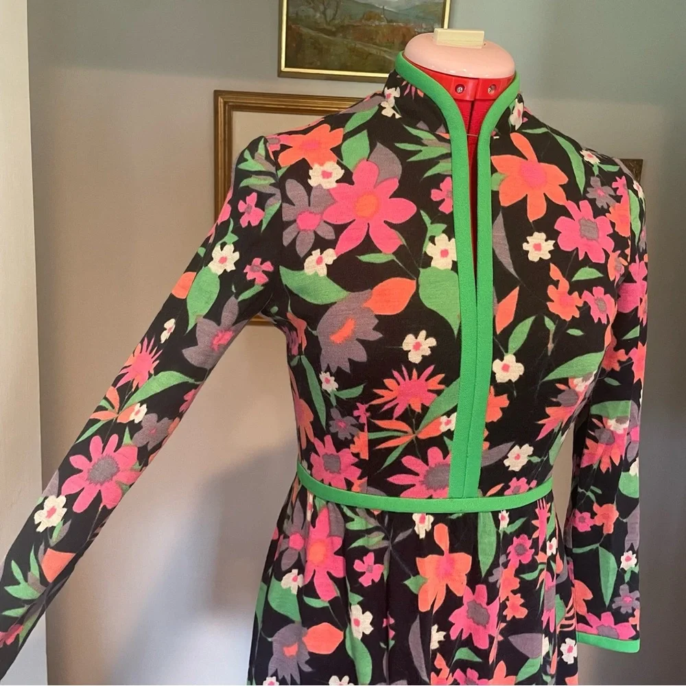 Vintage 60s/70s Keram NY Mod Floral Long-sleeve Mini Dress With Slit Neck - Picture 6 of 16